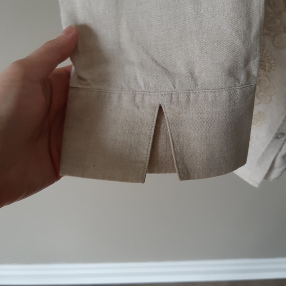 Linen tan top blouse shirt. Floral embroidery detail with mandarin collar Size 4 - Picture 5 of 6